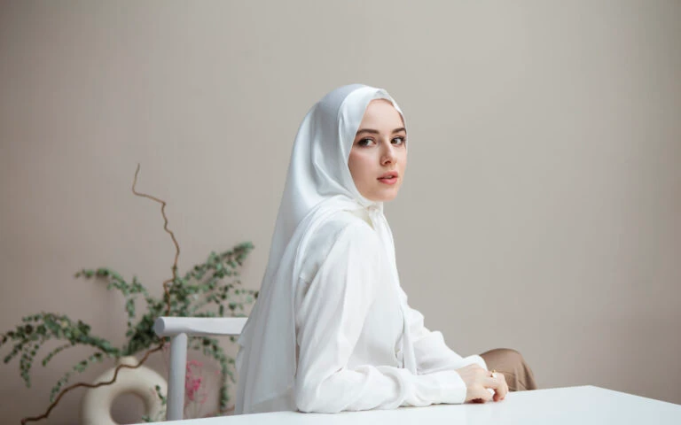 Cara Memilih Produk Perawatan Rambut yang Tepat untuk Wanita Berhijab